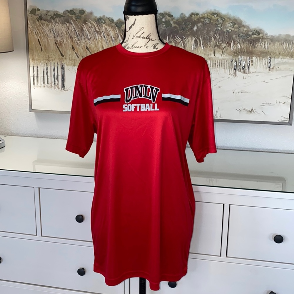 UNLV Softball Red Short Sleeve T-Shirt Size Small ❤️LIKE NEW!🥎